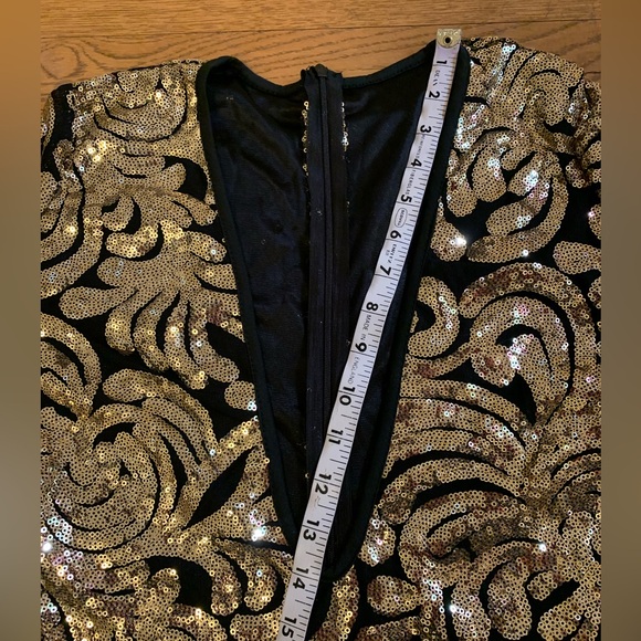 NWOT low v neck sequined romper size L - Picture 10 of 15